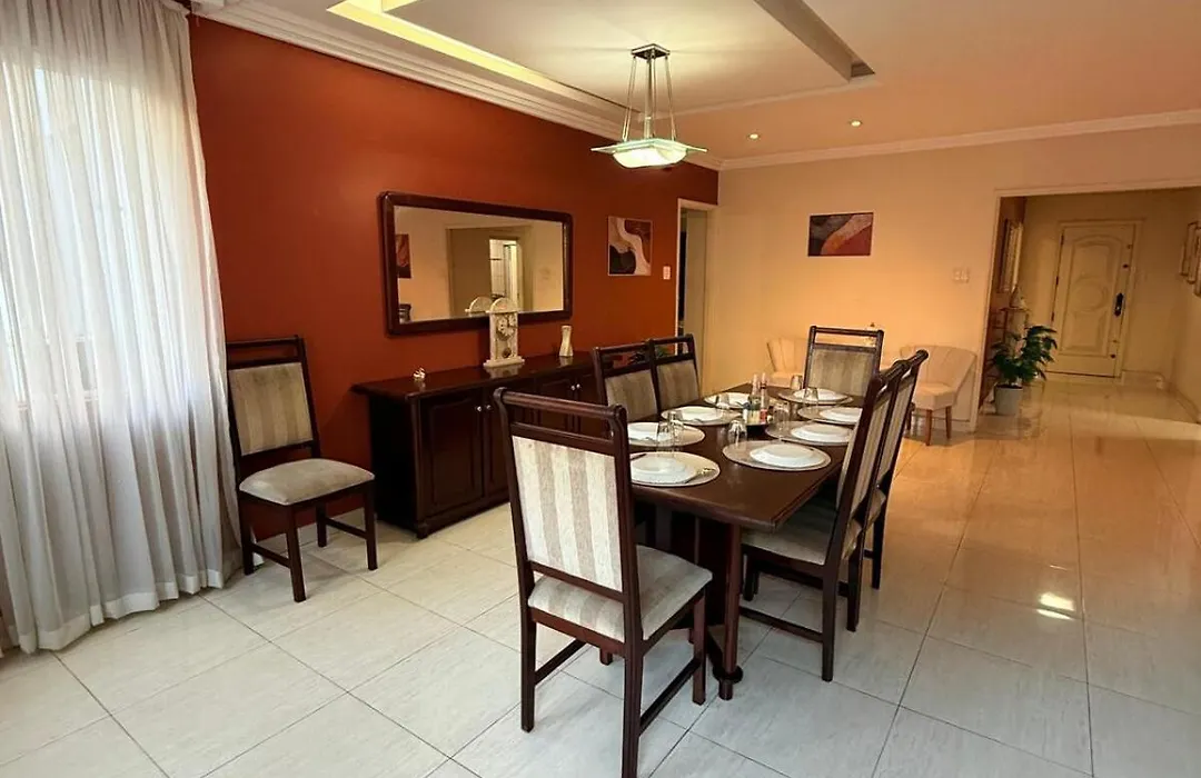 Amplo Apt 4 Quartos a 1 Min da Praia de Copacabana-1