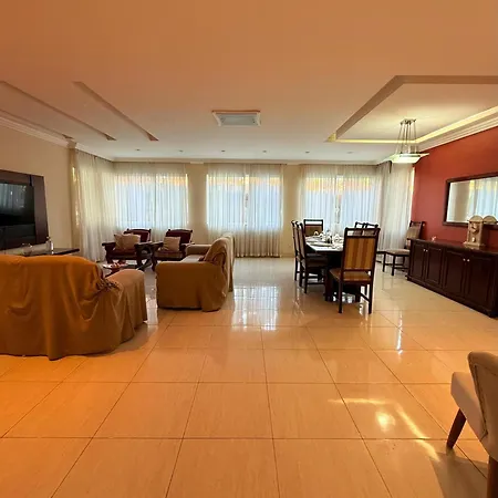 Amplo Apt 4 Quartos a 1 Min da Praia de Copacabana-3
